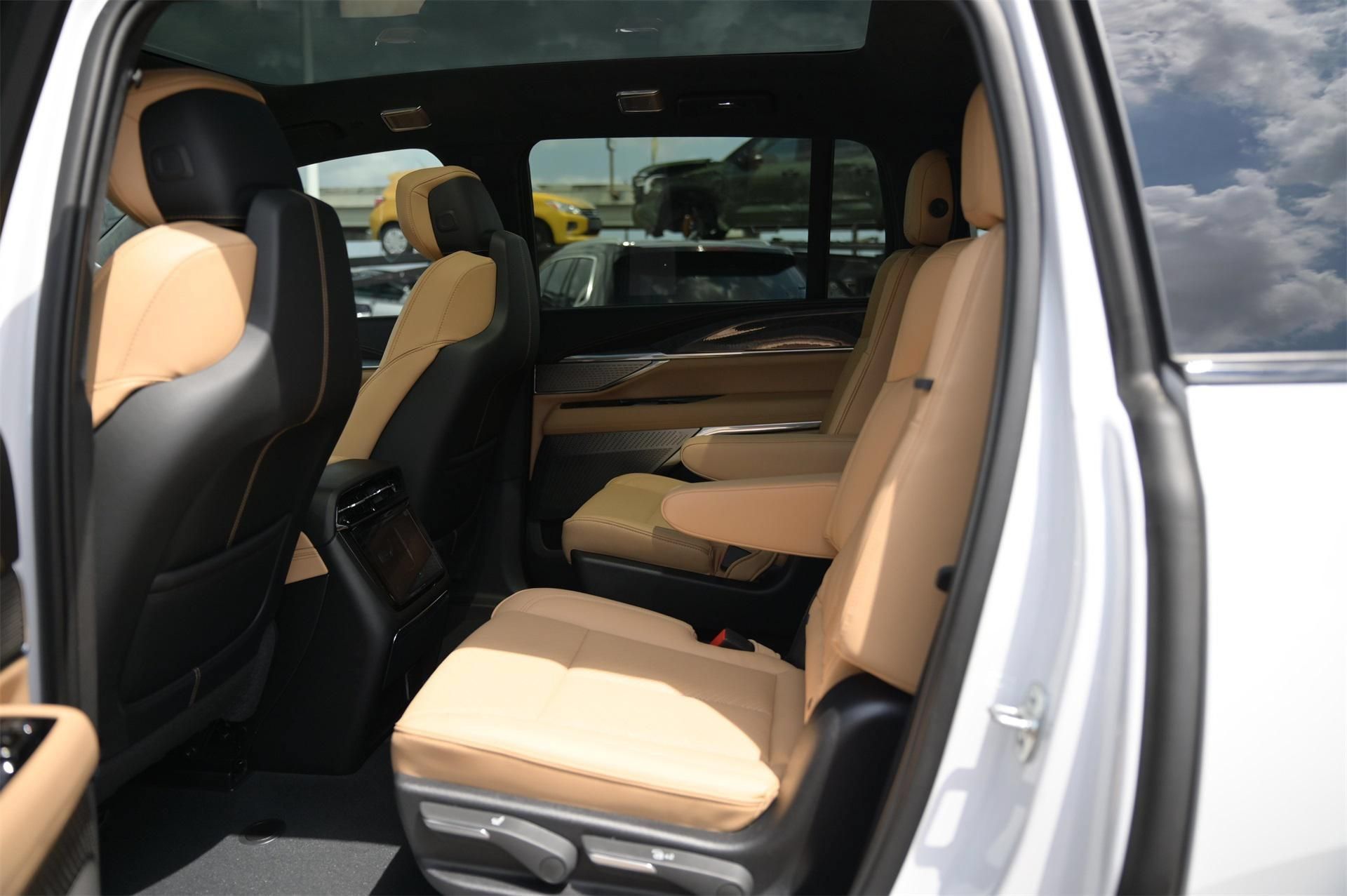 New 2025 Cadillac Escalade IQ Luxury 2 AWD/4WD image 18