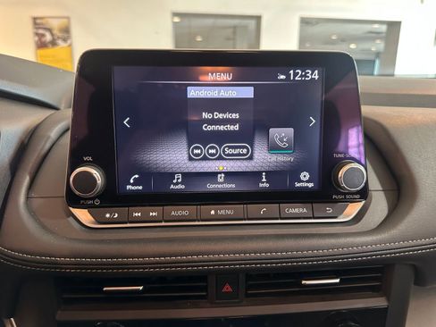 Used 2025 Nissan Rogue SV image 20