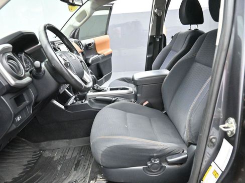 Used 2017 Toyota Tacoma SR5 w/ Tow Package AWD/4WD image 12