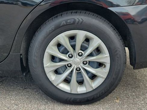 Used 2016 Toyota Camry LE image 5