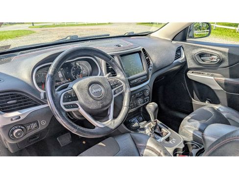 Used 2018 Jeep Cherokee Trailhawk w/ Comfort/Convenience Group image 19