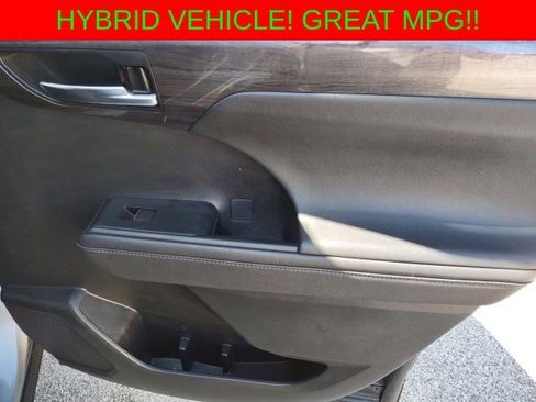 Used 2021 Toyota Highlander Limited image 26