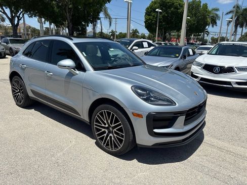 Used 2024 Porsche Macan AWD/4WD image 1