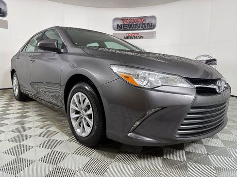 Used 2016 Toyota Camry LE image 1