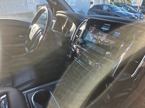 Used 2020 Nissan Titan Platinum Reserve w/ Moonroof Package AWD/4WD image 18