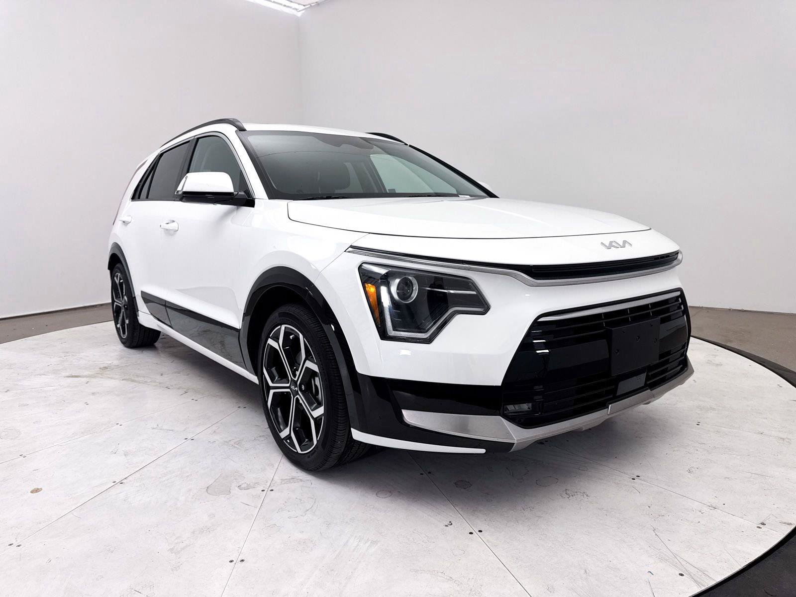 Used 2023 Kia Niro EX Touring FWD image 13