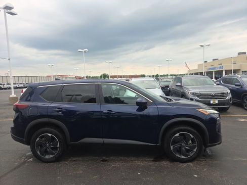 Used 2024 Nissan Rogue SV AWD/4WD image 7