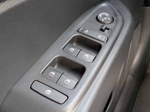 Certified 2025 Hyundai Venue SEL image 22