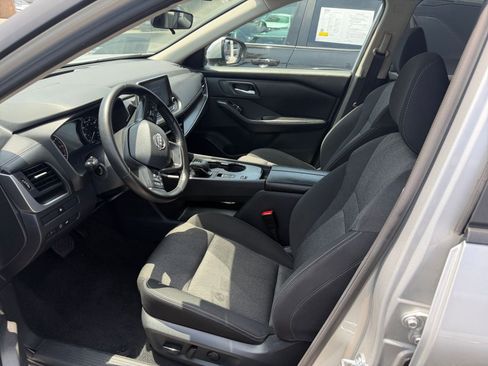 Used 2025 Nissan Rogue SV FWD image 29