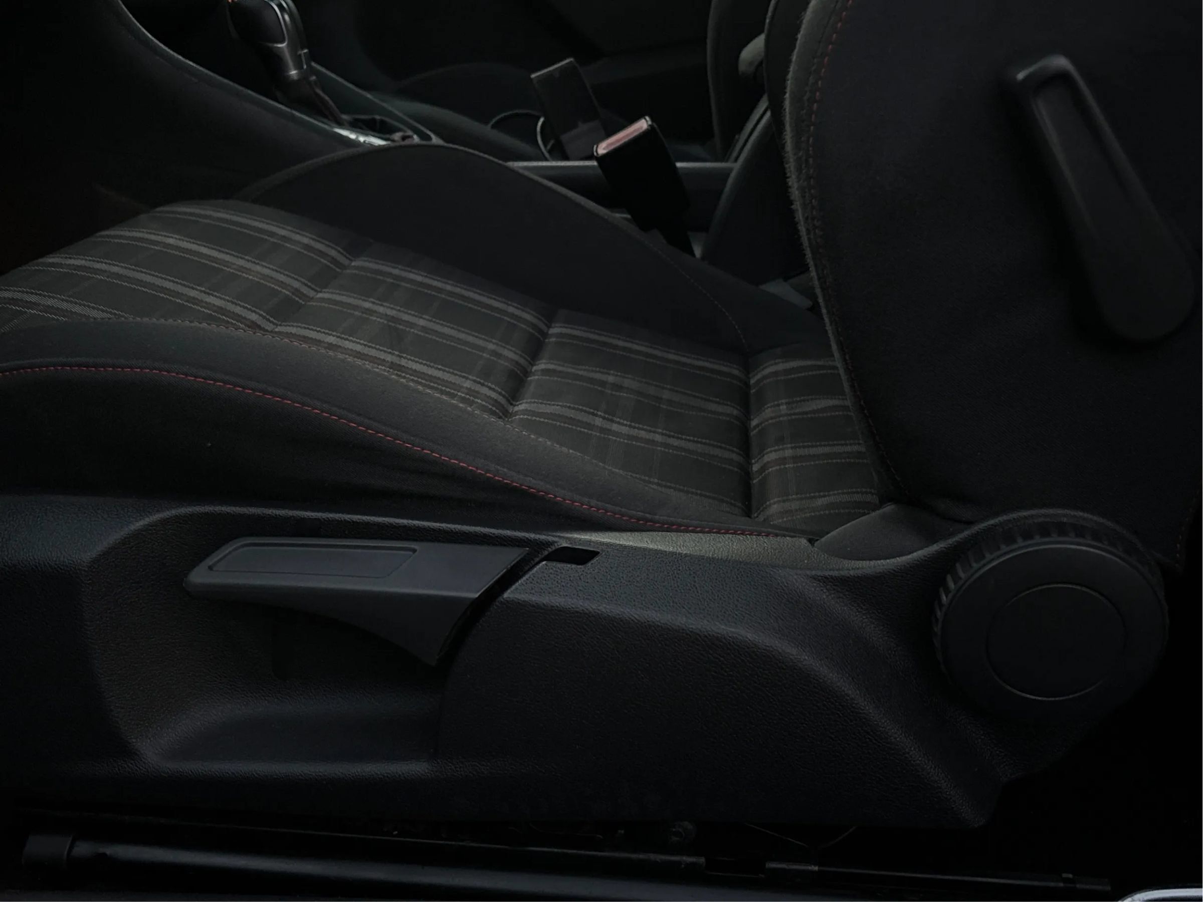 Used 2012 Volkswagen GTI 2-Door FWD image 40