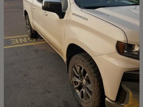 Used 2022 Chevrolet Silverado 1500 LT AWD/4WD image 1