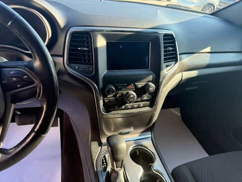 Used 2018 Jeep Grand Cherokee Laredo image 30