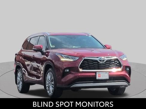 Certified 2026 Toyota Highlander Platinum AWD/4WD image 3