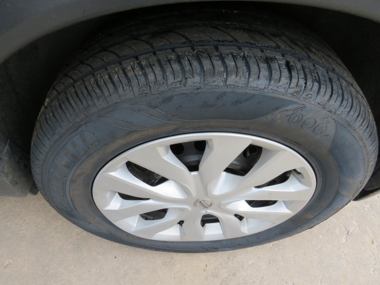 Used 2018 Nissan Rogue S FWD image 16