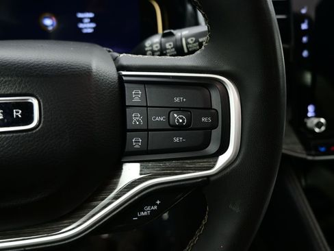 Used 2022 Jeep Wagoneer Series III w/ Premium Group I image 22