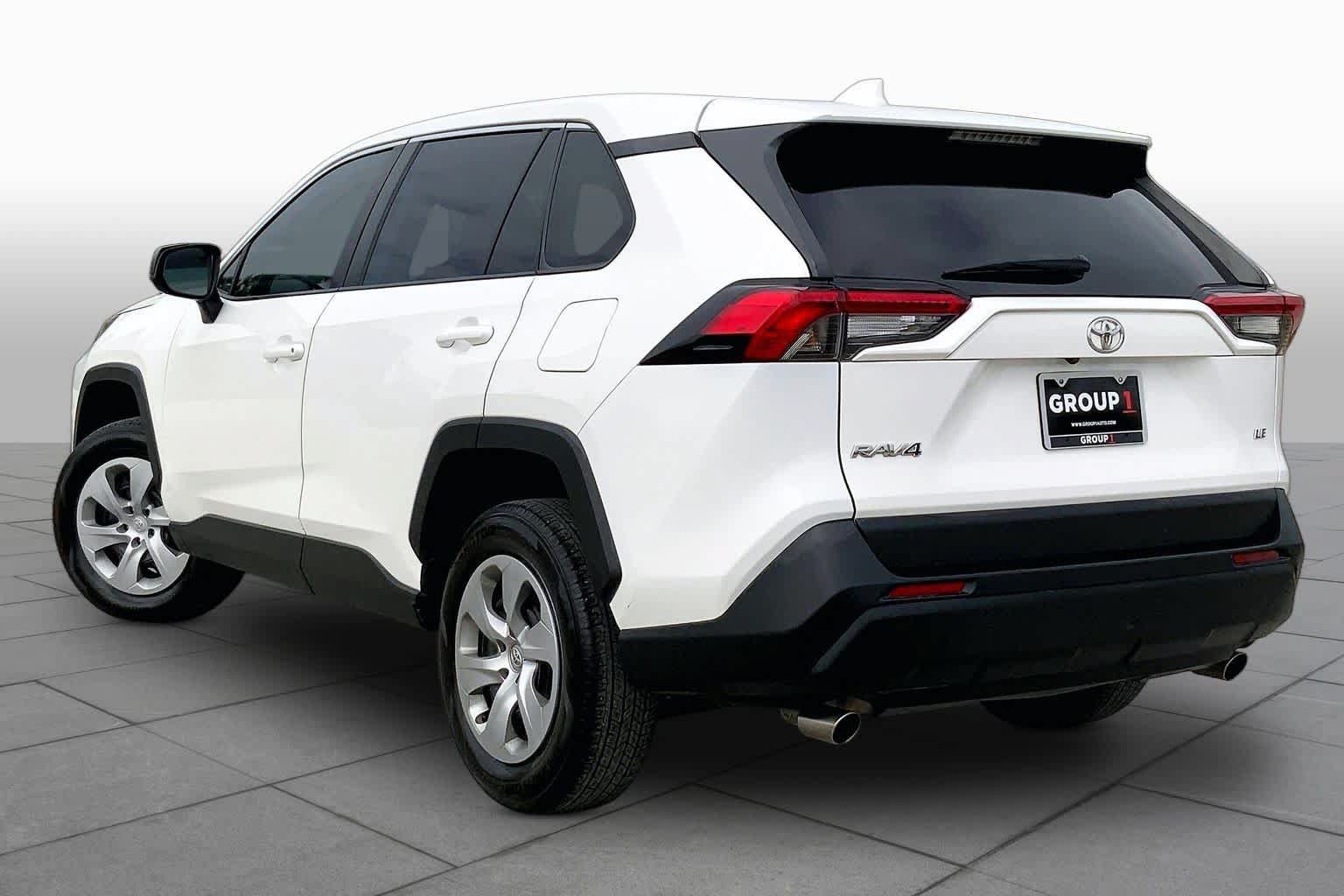 Used 2022 Toyota RAV4 LE FWD image 12