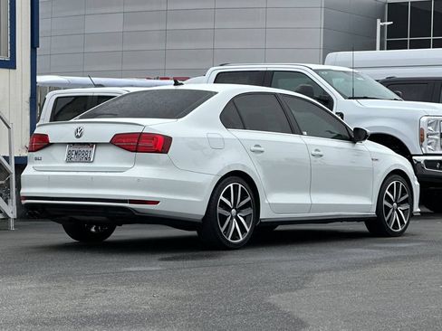 Used 2018 Volkswagen Jetta GLI FWD image 3