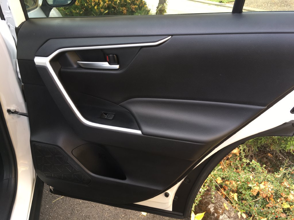 Used 2025 Toyota RAV4 XLE AWD/4WD image 28
