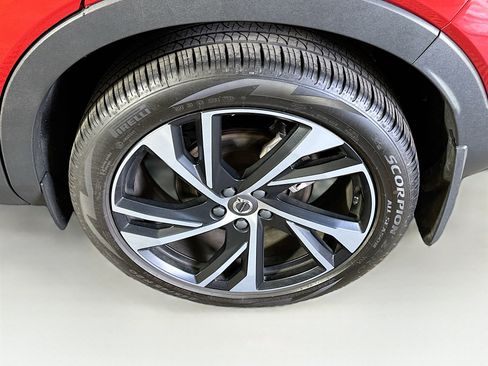 Used 2021 Volvo XC40 T5 R-Design w/ Protection Package Premier image 11