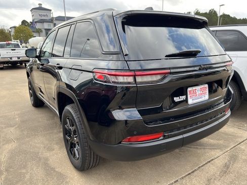 New 2025 Jeep Grand Cherokee Altitude image 4