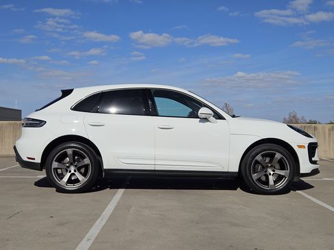 Used 2023 Porsche Macan Turbo image 9