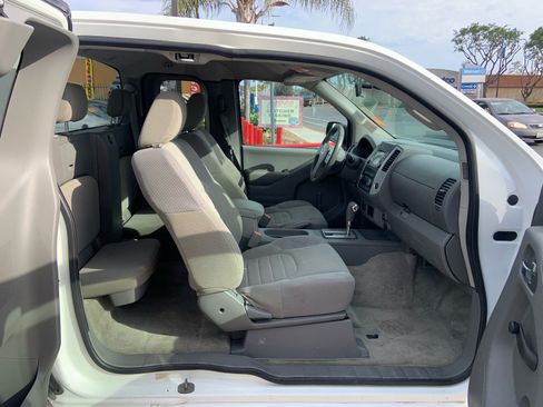 Used 2018 Nissan Frontier S RWD image 9