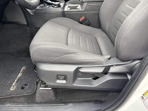 Used 2024 Toyota Tacoma TRD Off-Road image 18