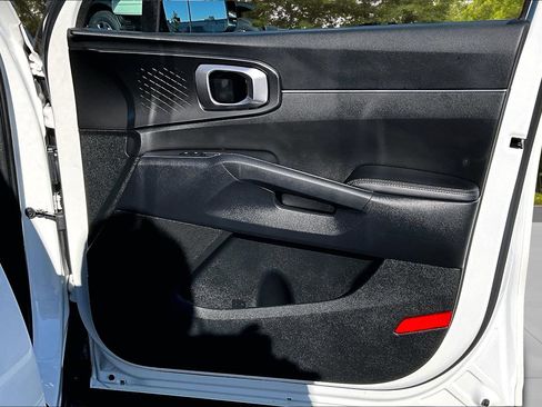 Used 2022 Kia Sorento EX w/ Panoramic Sunroof Package image 32