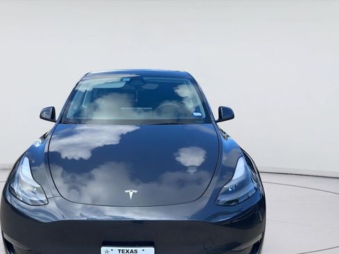 Used 2024 Tesla Model Y 2WD image 2