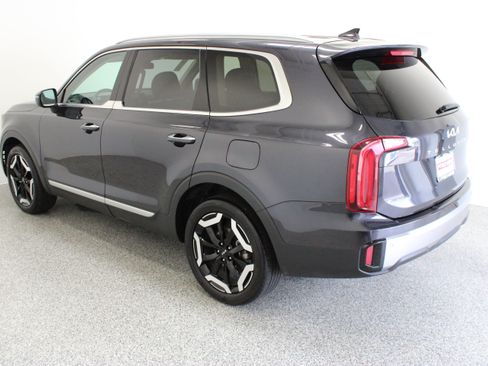 Used 2025 Kia Telluride S FWD image 9