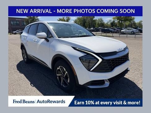 Used 2025 Kia Sportage LX AWD/4WD image 1