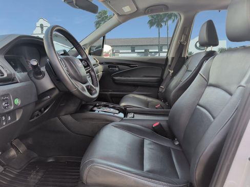 Used 2021 Honda Pilot Touring image 11