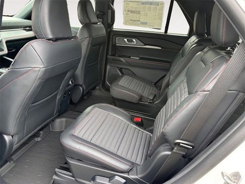 New 2026 Ford Explorer ST-Line w/ ST-Line Street Pack image 13