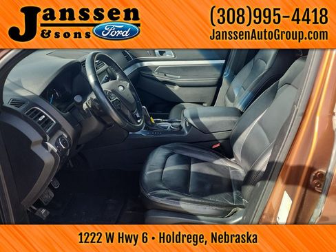 Used 2017 Ford Explorer XLT w/ Equipment Group 202A image 22