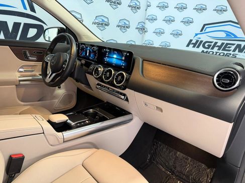 Used 2021 Mercedes-Benz GLA 250 4MATIC w/ Premium Package image 28