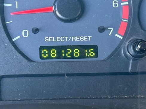 Used 2003 Ford Mustang Convertible RWD image 32