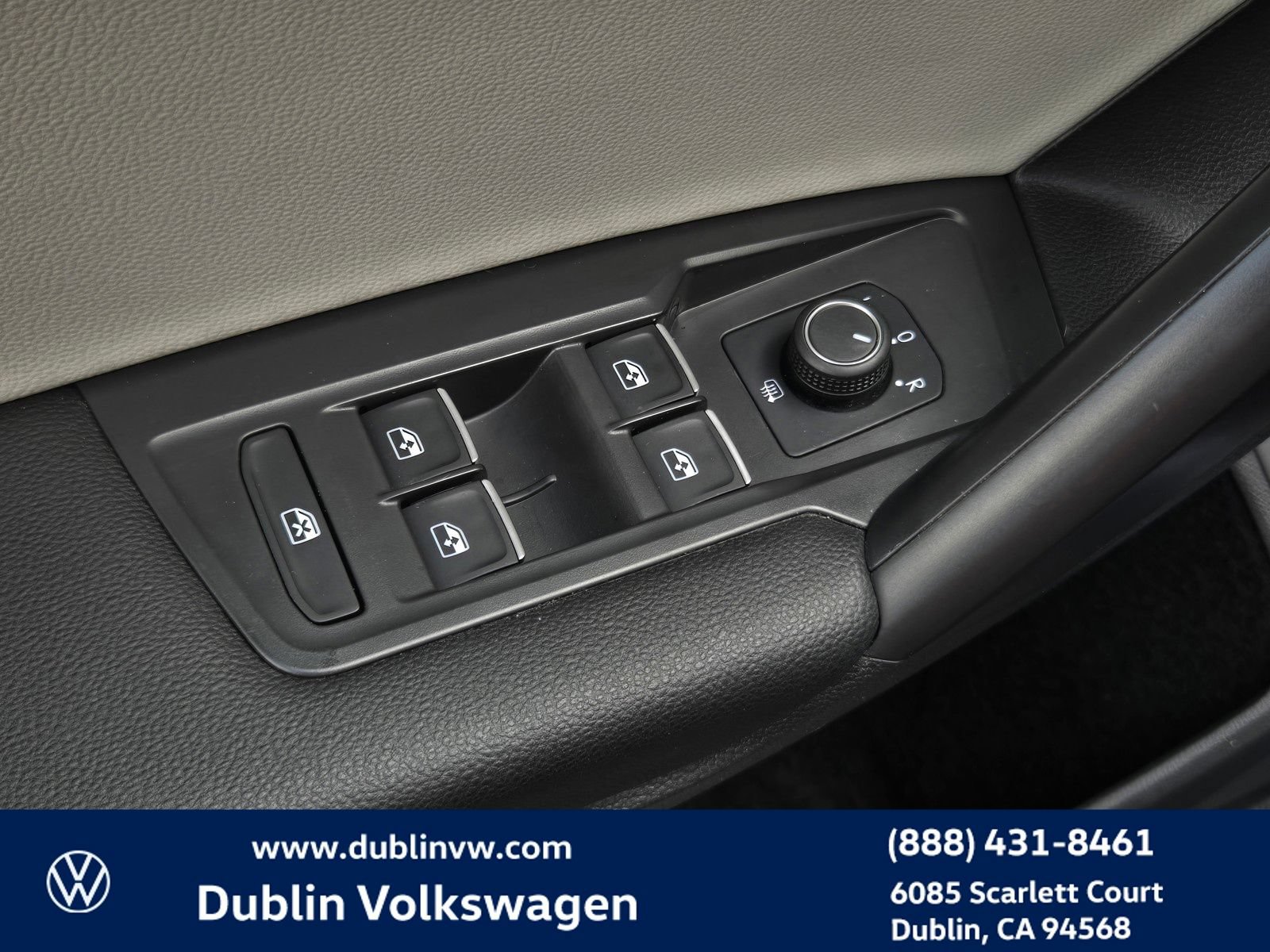 Used 2021 Volkswagen Tiguan SEL AWD/4WD image 11