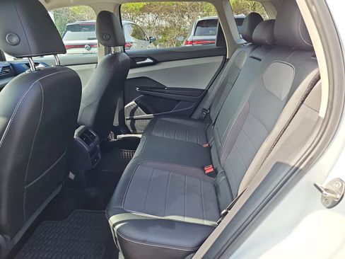 Used 2022 Volkswagen Taos SE image 15