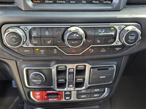 Used 2021 Jeep Wrangler Unlimited Rubicon w/ Trailer Tow Package image 17