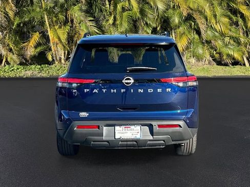 Used 2025 Nissan Pathfinder SV image 6