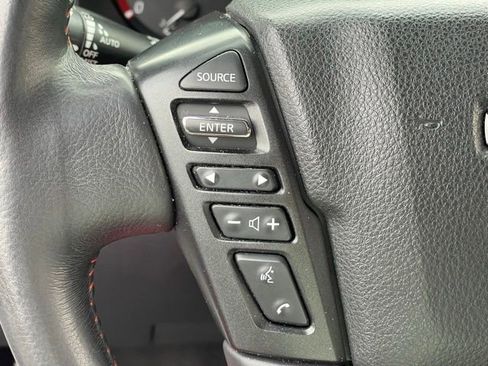 Used 2020 Nissan Titan PRO-4X w/ Pro-4x Convenience Package image 18