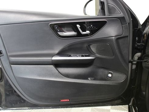 Used 2022 Mercedes-Benz C 300 Sedan image 7