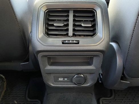 Used 2024 Volkswagen Tiguan SEL R-Line image 27