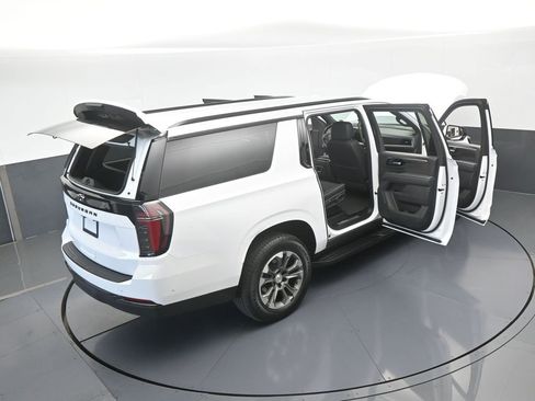 Used 2025 Chevrolet Suburban LT image 79