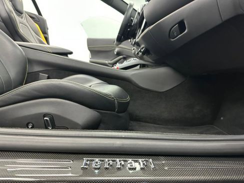 Used 2019 Ferrari Portofino RWD image 59