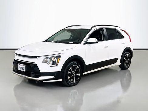 Certified 2023 Kia Niro EX FWD image 3