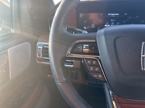 Used 2024 Lincoln Navigator Reserve image 14