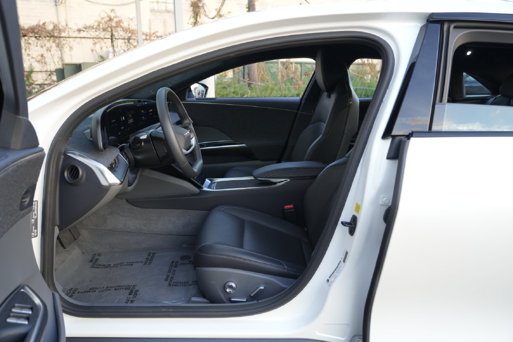 Used 2024 Lucid Air Pure RWD image 17