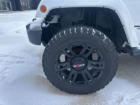 Used 2013 Jeep Wrangler Unlimited Sahara w/ Connectivity Group image 15