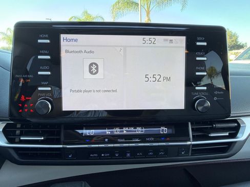 Used 2024 Toyota Sienna XLE FWD image 51